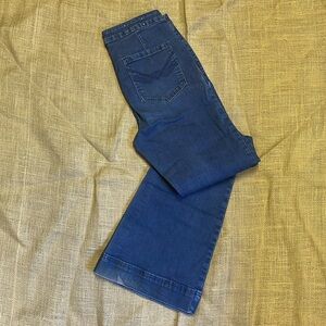 Super cute, very comfortable, a bit high wasted. Size 10/34” trouser style